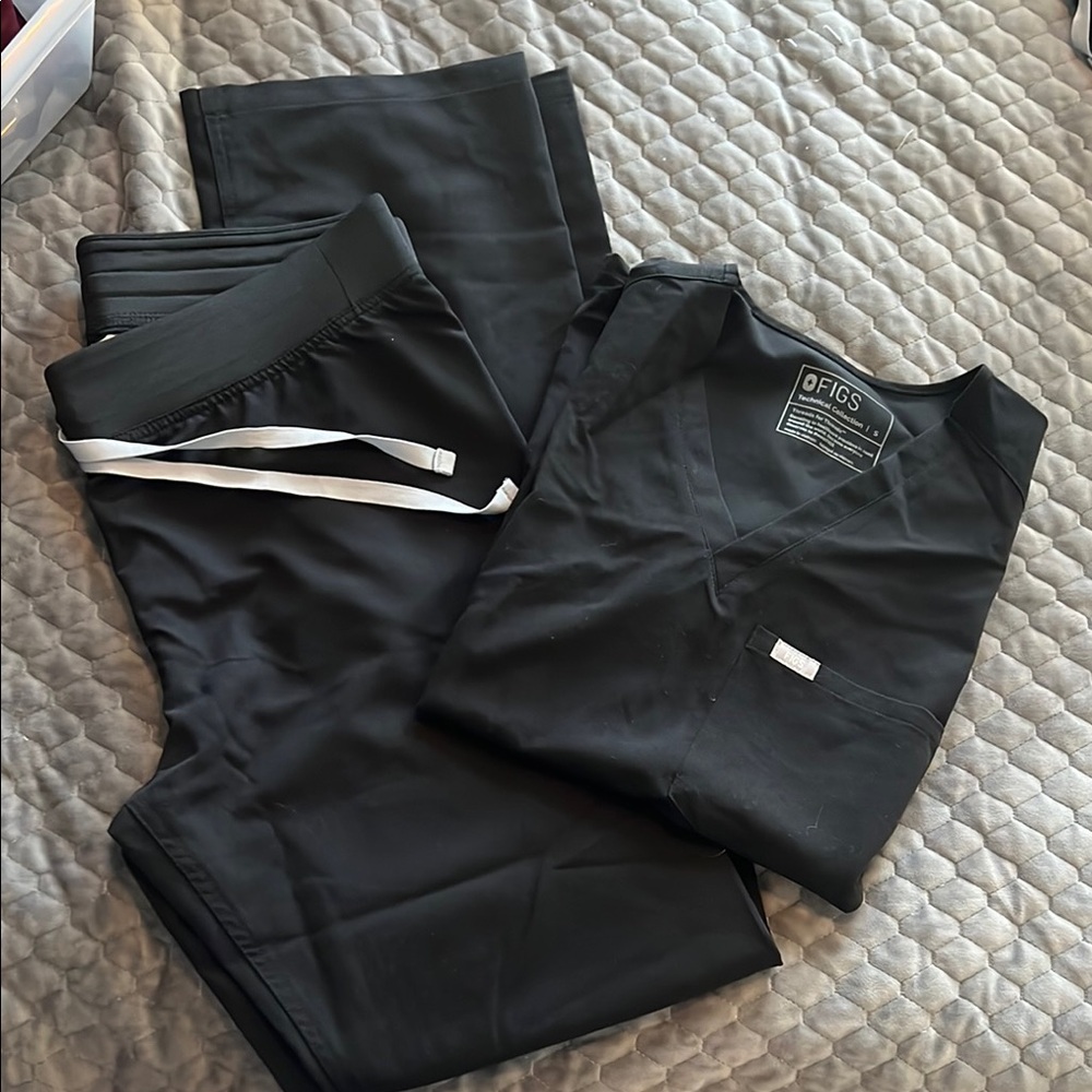 FIGS Woman’s Scrub SET